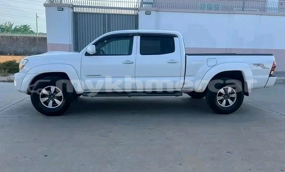 Acheter Occasion Voiture Toyota Tacoma Blanc à Chbar Mon, Kampong Speu Province Acheter Occasion Voiture Toyota Tacoma Blanc à Chbar Mon, Kampong Speu Province