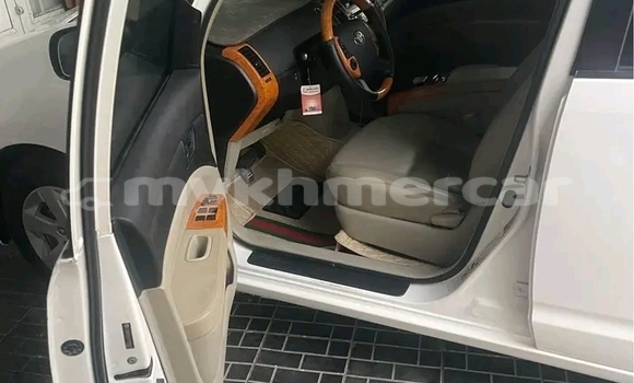 Acheter Occasion Voiture Toyota Prius Blanc à Banlung, Ratanakiri Province Acheter Occasion Voiture Toyota Prius Blanc à Banlung, Ratanakiri Province