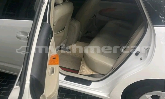 Acheter Occasion Voiture Toyota Prius Blanc à Banlung, Ratanakiri Province Acheter Occasion Voiture Toyota Prius Blanc à Banlung, Ratanakiri Province