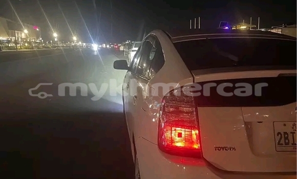 Acheter Occasion Voiture Toyota Prius Blanc à Banlung, Ratanakiri Province Acheter Occasion Voiture Toyota Prius Blanc à Banlung, Ratanakiri Province