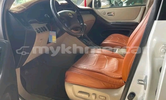 Acheter Occasion Voiture Toyota Highlander Blanc à Banteay Meanchey, Banteay Meanchey Province Acheter Occasion Voiture Toyota Highlander Blanc à Banteay Meanchey, Banteay Meanchey Province