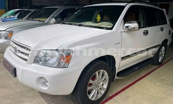 Acheter Occasion Voiture Toyota Highlander Blanc à Banteay Meanchey, Banteay Meanchey Province Acheter Occasion Voiture Toyota Highlander Blanc à Banteay Meanchey, Banteay Meanchey Province