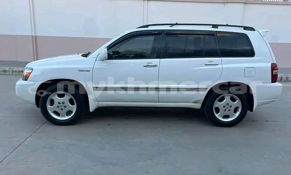 Acheter Occasion Voiture Toyota Highlander Blanc à Chbar Mon, Kampong Speu Province Acheter Occasion Voiture Toyota Highlander Blanc à Chbar Mon, Kampong Speu Province