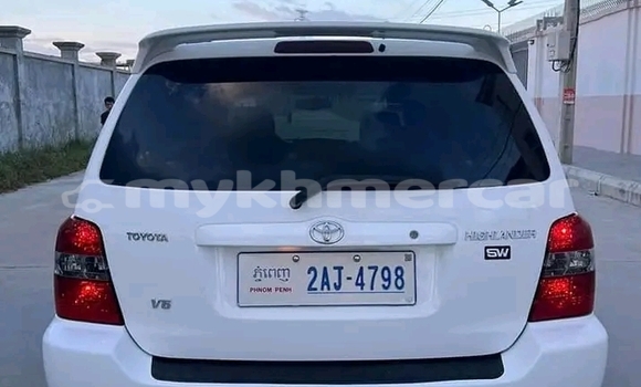 Acheter Occasion Voiture Toyota Highlander Blanc à Chbar Mon, Kampong Speu Province Acheter Occasion Voiture Toyota Highlander Blanc à Chbar Mon, Kampong Speu Province