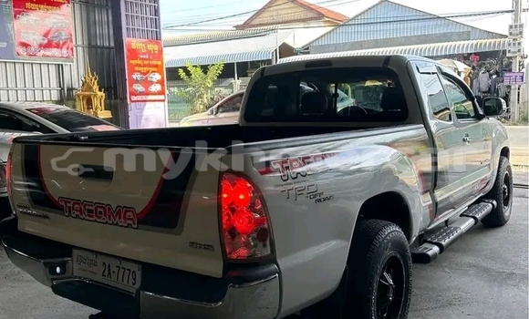 Buy Used Toyota Tacoma White Car in Chbar Mon in Kampong Speu Province Buy Used Toyota Tacoma White Car in Chbar Mon in Kampong Speu Province