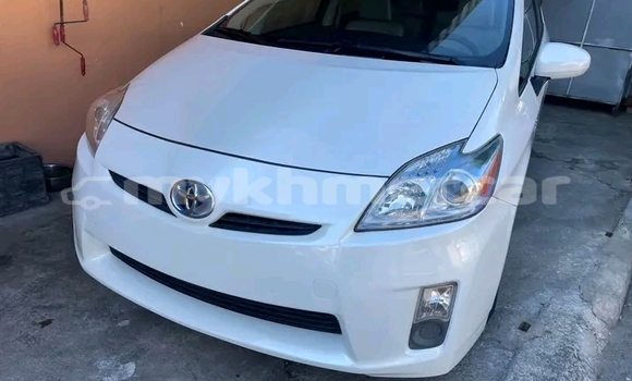 Buy Used Toyota Prius White Car in Khemarak Phoumin in Koh Kong Province Buy Used Toyota Prius White Car in Khemarak Phoumin in Koh Kong Province