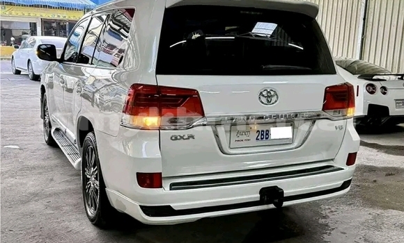 Buy Used Toyota Land Cruiser White Car in Chbar Mon in Kampong Speu Province Buy Used Toyota Land Cruiser White Car in Chbar Mon in Kampong Speu Province