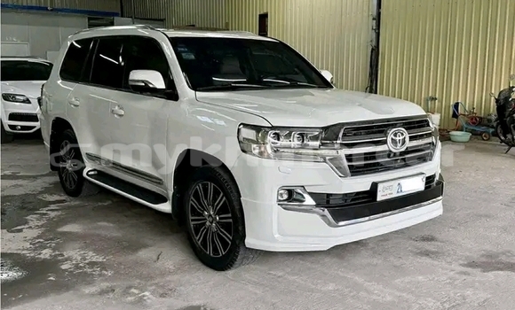 Buy Used Toyota Land Cruiser White Car in Chbar Mon in Kampong Speu Province Buy Used Toyota Land Cruiser White Car in Chbar Mon in Kampong Speu Province