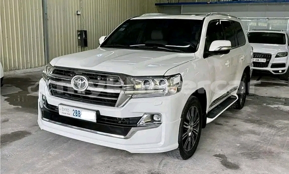 Buy Used Toyota Land Cruiser White Car in Chbar Mon in Kampong Speu Province Buy Used Toyota Land Cruiser White Car in Chbar Mon in Kampong Speu Province