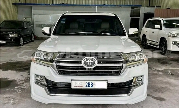 Buy Used Toyota Land Cruiser White Car in Chbar Mon in Kampong Speu Province Buy Used Toyota Land Cruiser White Car in Chbar Mon in Kampong Speu Province