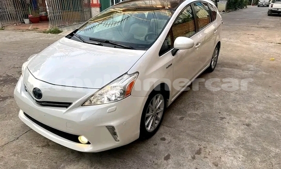 Buy Used Toyota Prius White Car in Chbar Mon in Kampong Speu Province Buy Used Toyota Prius White Car in Chbar Mon in Kampong Speu Province