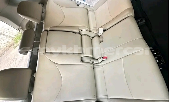 Buy Used Toyota Prius White Car in Chbar Mon in Kampong Speu Province Buy Used Toyota Prius White Car in Chbar Mon in Kampong Speu Province