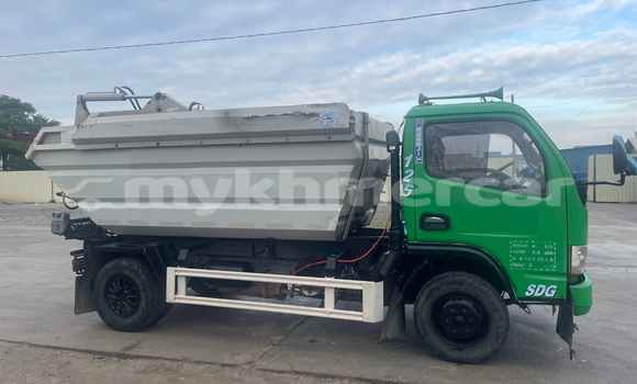 Buy Used Hyundai H200 Green Truck in Phnom Penh in Phnom Penh