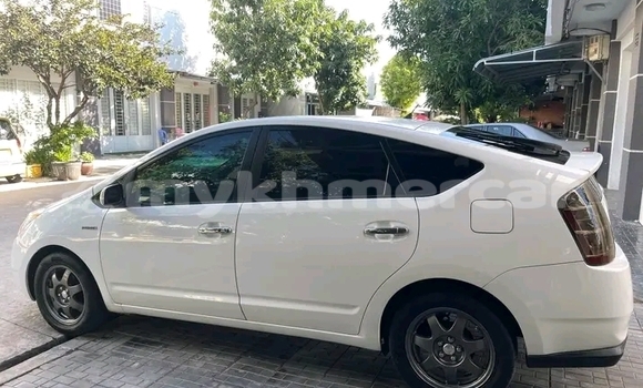 Buy Used Toyota Prius White Car in Doun Kaev in Takeo Province Buy Used Toyota Prius White Car in Doun Kaev in Takeo Province