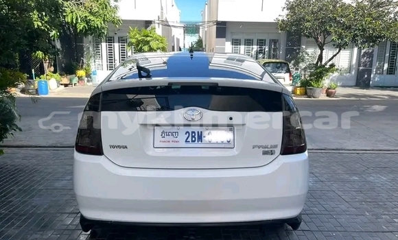 Buy Used Toyota Prius White Car in Doun Kaev in Takeo Province Buy Used Toyota Prius White Car in Doun Kaev in Takeo Province