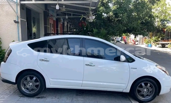 Buy Used Toyota Prius White Car in Doun Kaev in Takeo Province Buy Used Toyota Prius White Car in Doun Kaev in Takeo Province