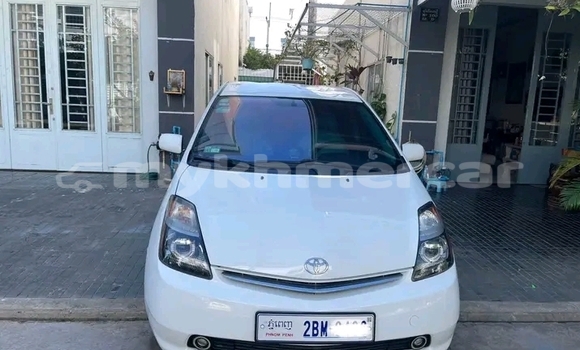Buy Used Toyota Prius White Car in Doun Kaev in Takeo Province Buy Used Toyota Prius White Car in Doun Kaev in Takeo Province