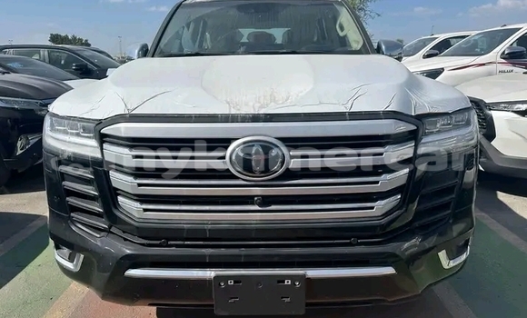 Buy Used Toyota Land Cruiser White Car in Cheom Ksan in Preah Vihear Province Buy Used Toyota Land Cruiser White Car in Cheom Ksan in Preah Vihear Province