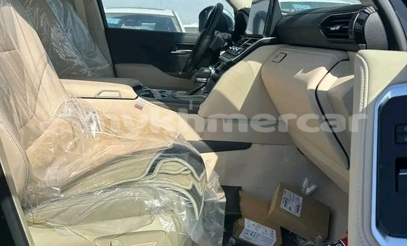 Buy Used Toyota Land Cruiser White Car in Cheom Ksan in Preah Vihear Province Buy Used Toyota Land Cruiser White Car in Cheom Ksan in Preah Vihear Province