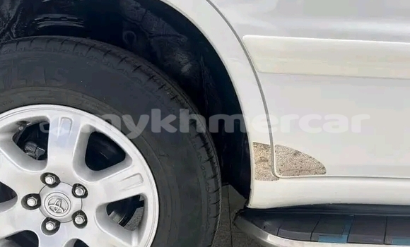 Buy Used Toyota Highlander White Car in Chbar Mon in Kampong Speu Province Buy Used Toyota Highlander White Car in Chbar Mon in Kampong Speu Province