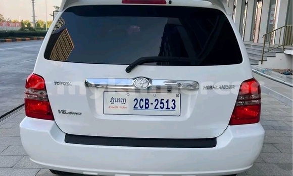 Buy Used Toyota Highlander White Car in Chbar Mon in Kampong Speu Province Buy Used Toyota Highlander White Car in Chbar Mon in Kampong Speu Province