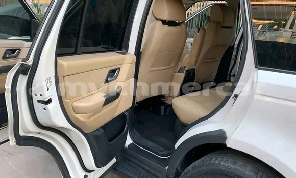 Buy Used Range Rover Range Rover White Car in Chbar Mon in Kampong Speu Province Buy Used Range Rover Range Rover White Car in Chbar Mon in Kampong Speu Province