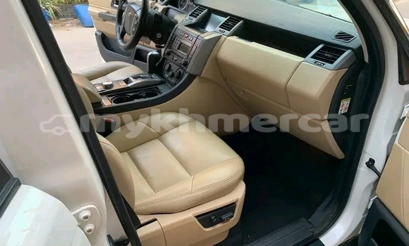 Buy Used Range Rover Range Rover White Car in Chbar Mon in Kampong Speu Province Buy Used Range Rover Range Rover White Car in Chbar Mon in Kampong Speu Province