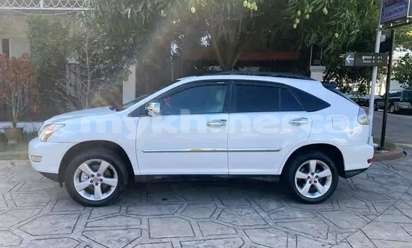 Buy Used Lexus RX 330 White Car in Kampong Cham in Kampong Cham Province Buy Used Lexus RX 330 White Car in Kampong Cham in Kampong Cham Province