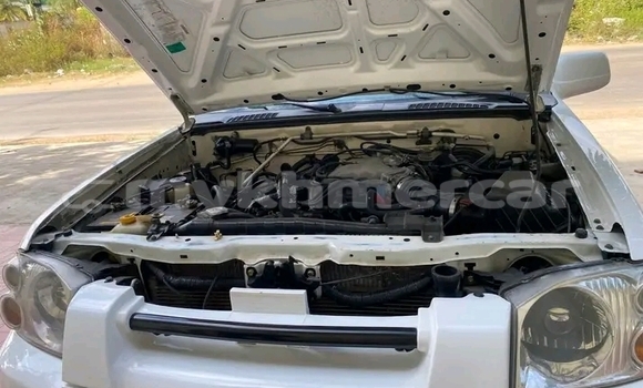 Buy Used Nissan Frontier White Car in Kampot in Kampot Province Buy Used Nissan Frontier White Car in Kampot in Kampot Province