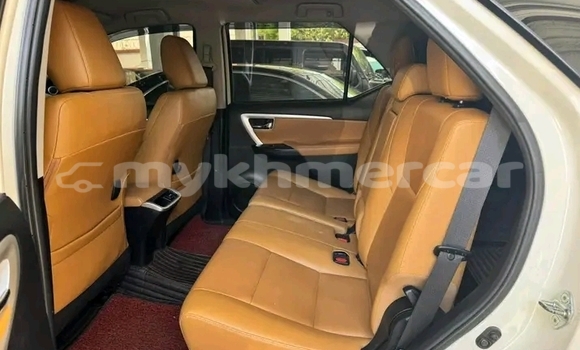 Buy Used Toyota Fortuner White Car in Chbar Mon in Kampong Speu Province Buy Used Toyota Fortuner White Car in Chbar Mon in Kampong Speu Province