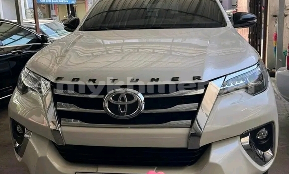 Buy Used Toyota Fortuner White Car in Chbar Mon in Kampong Speu Province Buy Used Toyota Fortuner White Car in Chbar Mon in Kampong Speu Province