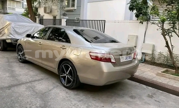 Buy Used Toyota Camry White Car in Koulen in Preah Vihear Province Buy Used Toyota Camry White Car in Koulen in Preah Vihear Province
