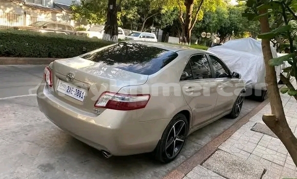 Buy Used Toyota Camry White Car in Koulen in Preah Vihear Province Buy Used Toyota Camry White Car in Koulen in Preah Vihear Province