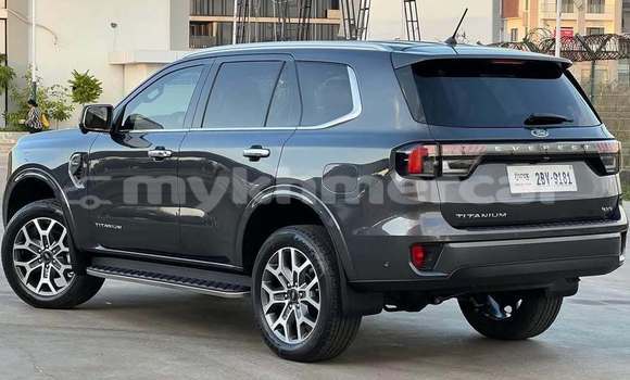 Buy Used Ford Everest Black Car in Chbar Mon in Kampong Speu Province Buy Used Ford Everest Black Car in Chbar Mon in Kampong Speu Province