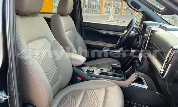Buy Used Ford Everest Black Car in Chbar Mon in Kampong Speu Province Buy Used Ford Everest Black Car in Chbar Mon in Kampong Speu Province