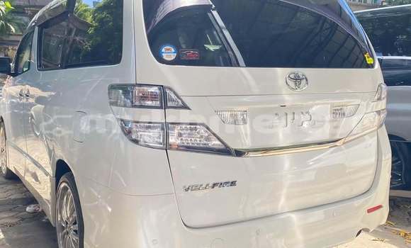 Buy Used Toyota Vellfire White Car in Phnom Penh in Phnom Penh Buy Used Toyota Vellfire White Car in Phnom Penh in Phnom Penh