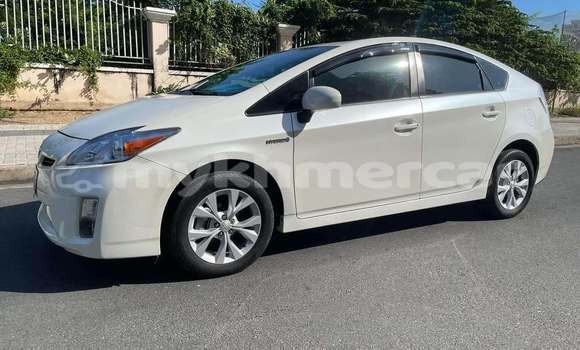 Buy Used Toyota Prius White Car in Phnom Penh in Phnom Penh Buy Used Toyota Prius White Car in Phnom Penh in Phnom Penh