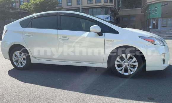 Buy Used Toyota Prius White Car in Phnom Penh in Phnom Penh Buy Used Toyota Prius White Car in Phnom Penh in Phnom Penh