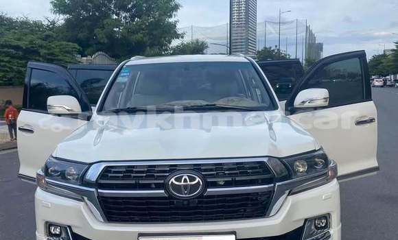 Buy Used Toyota Land Cruiser White Car in Phnom Penh in Phnom Penh Buy Used Toyota Land Cruiser White Car in Phnom Penh in Phnom Penh