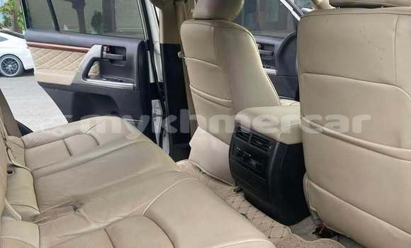 Buy Used Toyota Land Cruiser White Car in Phnom Penh in Phnom Penh Buy Used Toyota Land Cruiser White Car in Phnom Penh in Phnom Penh