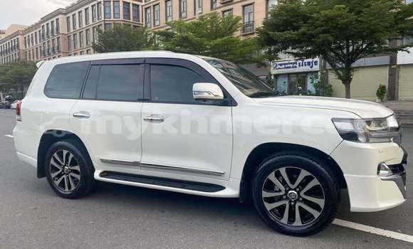 Buy Used Toyota Land Cruiser White Car in Phnom Penh in Phnom Penh Buy Used Toyota Land Cruiser White Car in Phnom Penh in Phnom Penh