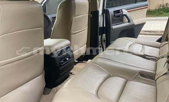 Buy Used Toyota Land Cruiser White Car in Phnom Penh in Phnom Penh Buy Used Toyota Land Cruiser White Car in Phnom Penh in Phnom Penh