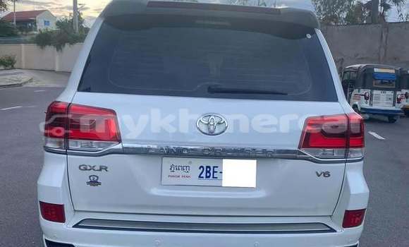 Buy Used Toyota Land Cruiser White Car in Phnom Penh in Phnom Penh Buy Used Toyota Land Cruiser White Car in Phnom Penh in Phnom Penh
