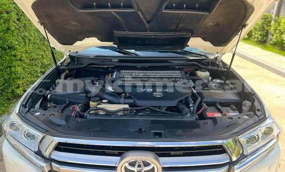 Buy Used Toyota Land Cruiser White Car in Phnom Penh in Phnom Penh Buy Used Toyota Land Cruiser White Car in Phnom Penh in Phnom Penh