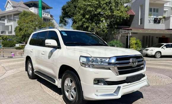 Buy Used Toyota Land Cruiser White Car in Phnom Penh in Phnom Penh Buy Used Toyota Land Cruiser White Car in Phnom Penh in Phnom Penh