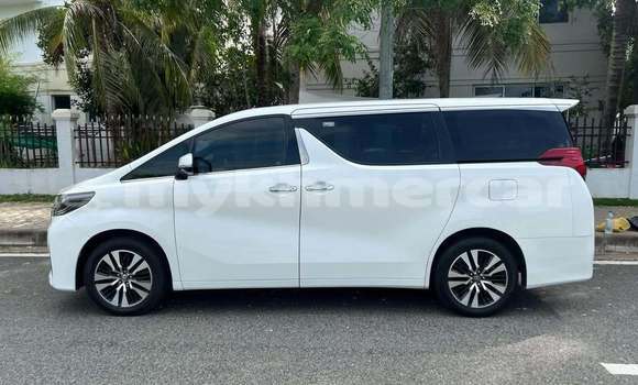 Buy Used Toyota Alphard White Car in Phnom Penh in Phnom Penh Buy Used Toyota Alphard White Car in Phnom Penh in Phnom Penh