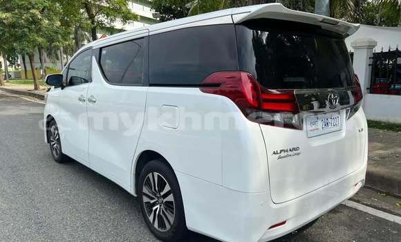 Buy Used Toyota Alphard White Car in Phnom Penh in Phnom Penh Buy Used Toyota Alphard White Car in Phnom Penh in Phnom Penh