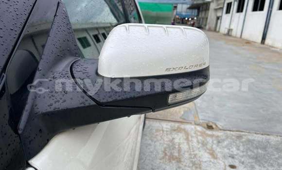 Buy Used Land Rover Discovery White Car in Phnom Penh in Phnom Penh Buy Used Land Rover Discovery White Car in Phnom Penh in Phnom Penh