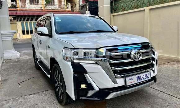 Buy Used Toyota Land Cruiser White Car in Phnom Penh in Phnom Penh Buy Used Toyota Land Cruiser White Car in Phnom Penh in Phnom Penh