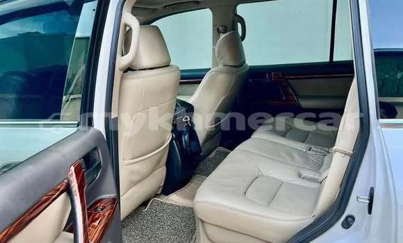 Buy Used Toyota Land Cruiser White Car in Phnom Penh in Phnom Penh Buy Used Toyota Land Cruiser White Car in Phnom Penh in Phnom Penh